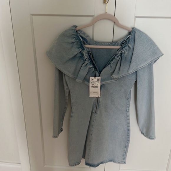 BNWT Zara Low Back Ruffle Denim Mini Dress - Picture 2 of 4